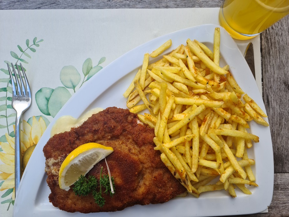 Rüegsauschachen, Schnitzehouse Brünnli